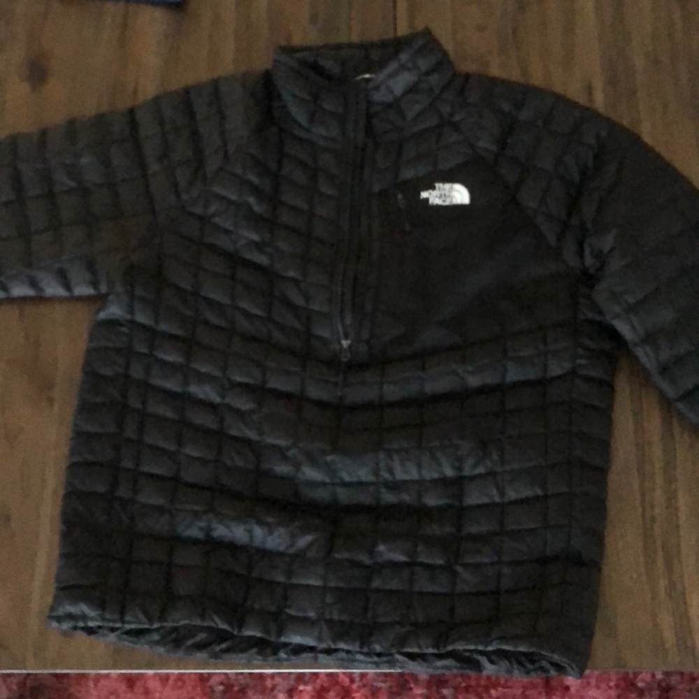 Men’s black north face pull over